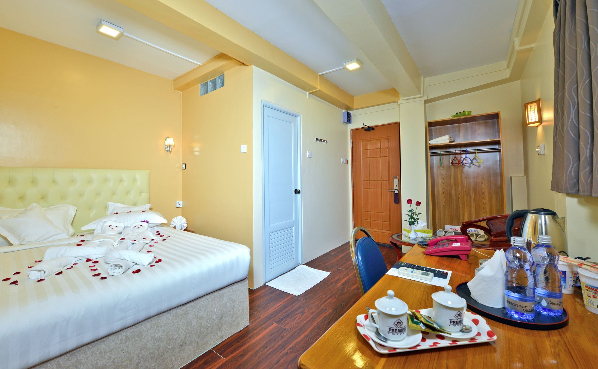Okkala Hotel Янгон Экстерьер фото